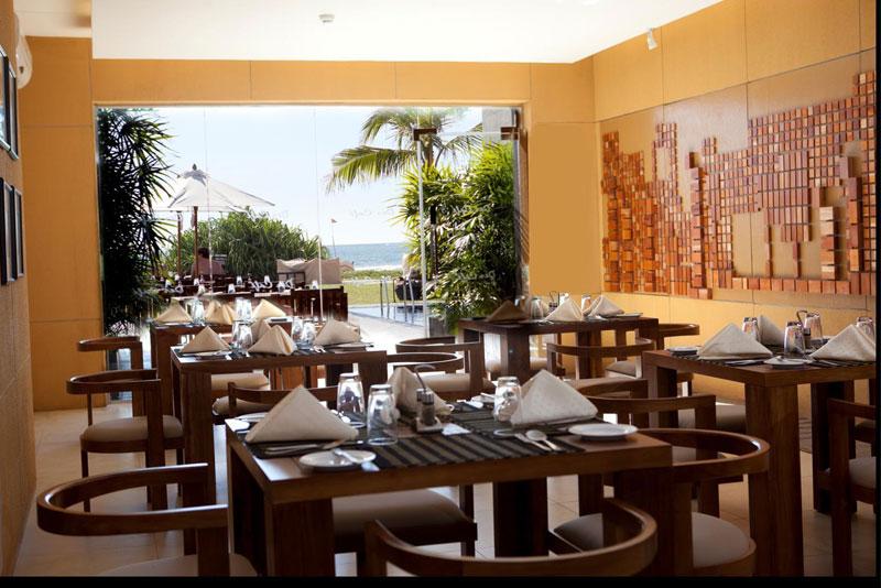 Ekho Surf Hotel Bentota Buitenkant foto