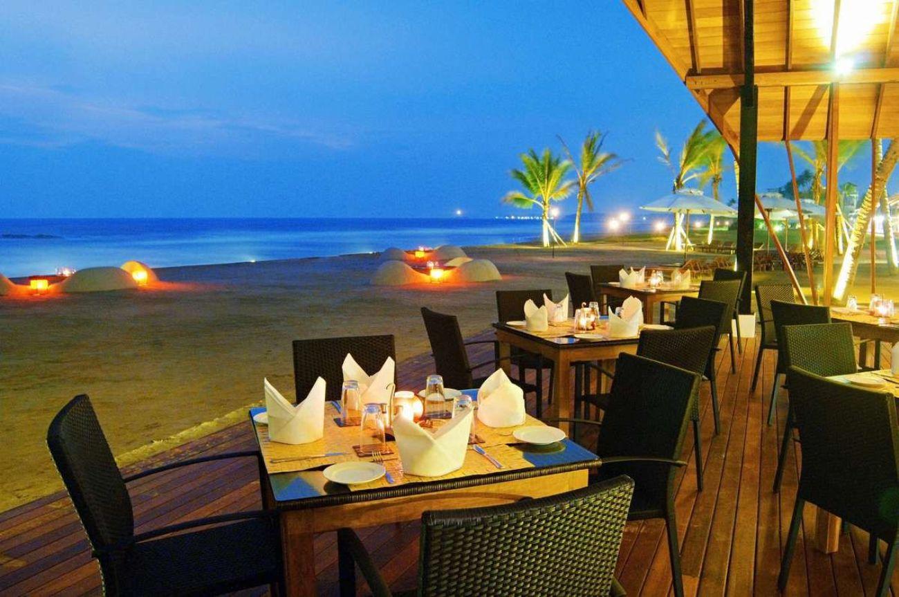 Ekho Surf Hotel Bentota Buitenkant foto