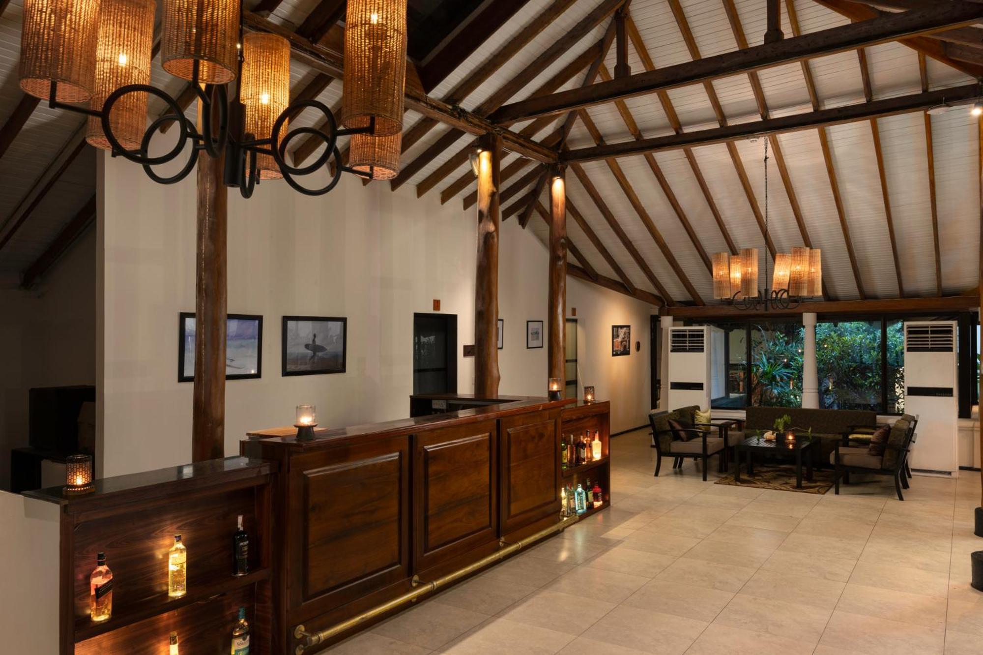 Ekho Surf Hotel Bentota Buitenkant foto