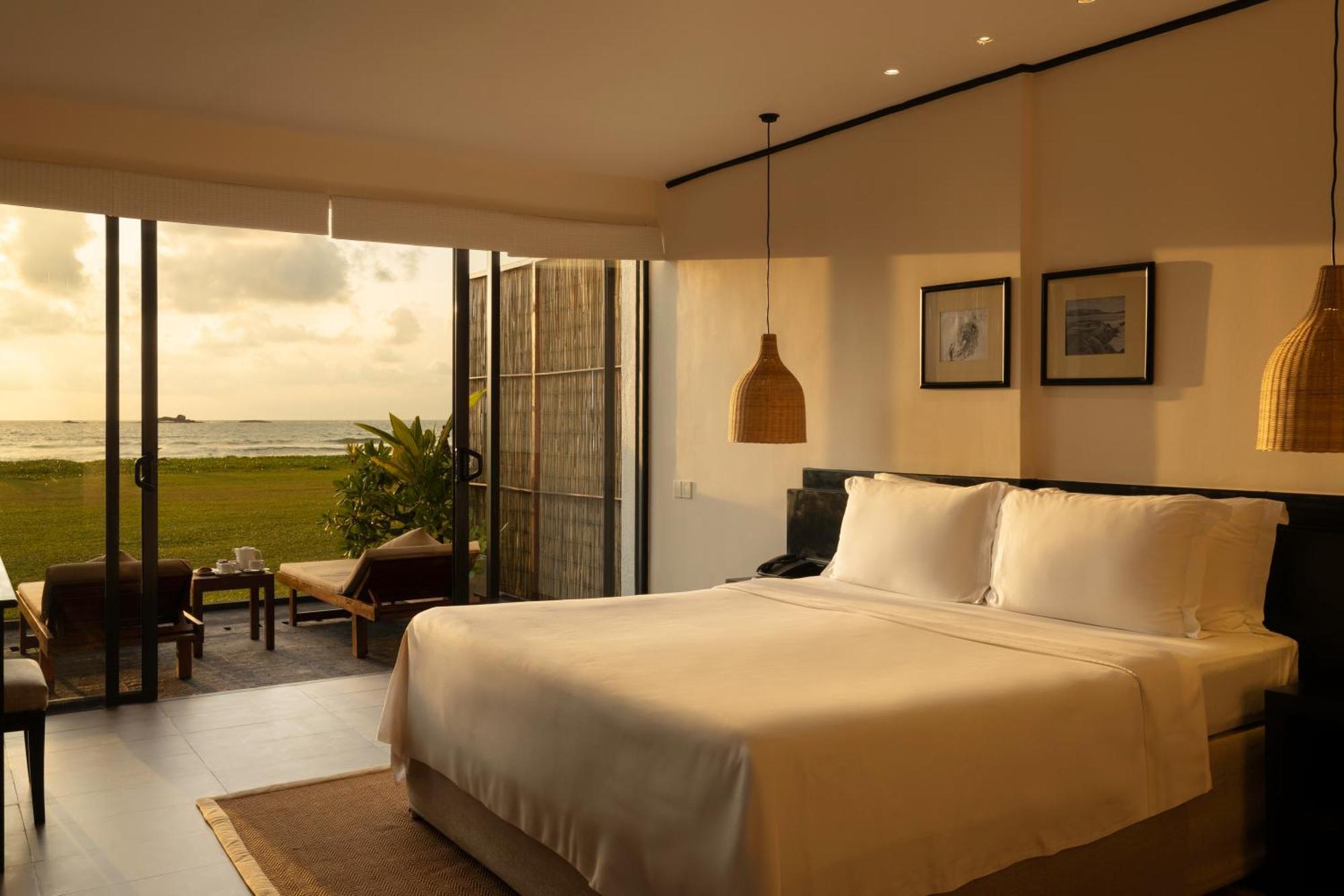 Ekho Surf Hotel Bentota Buitenkant foto
