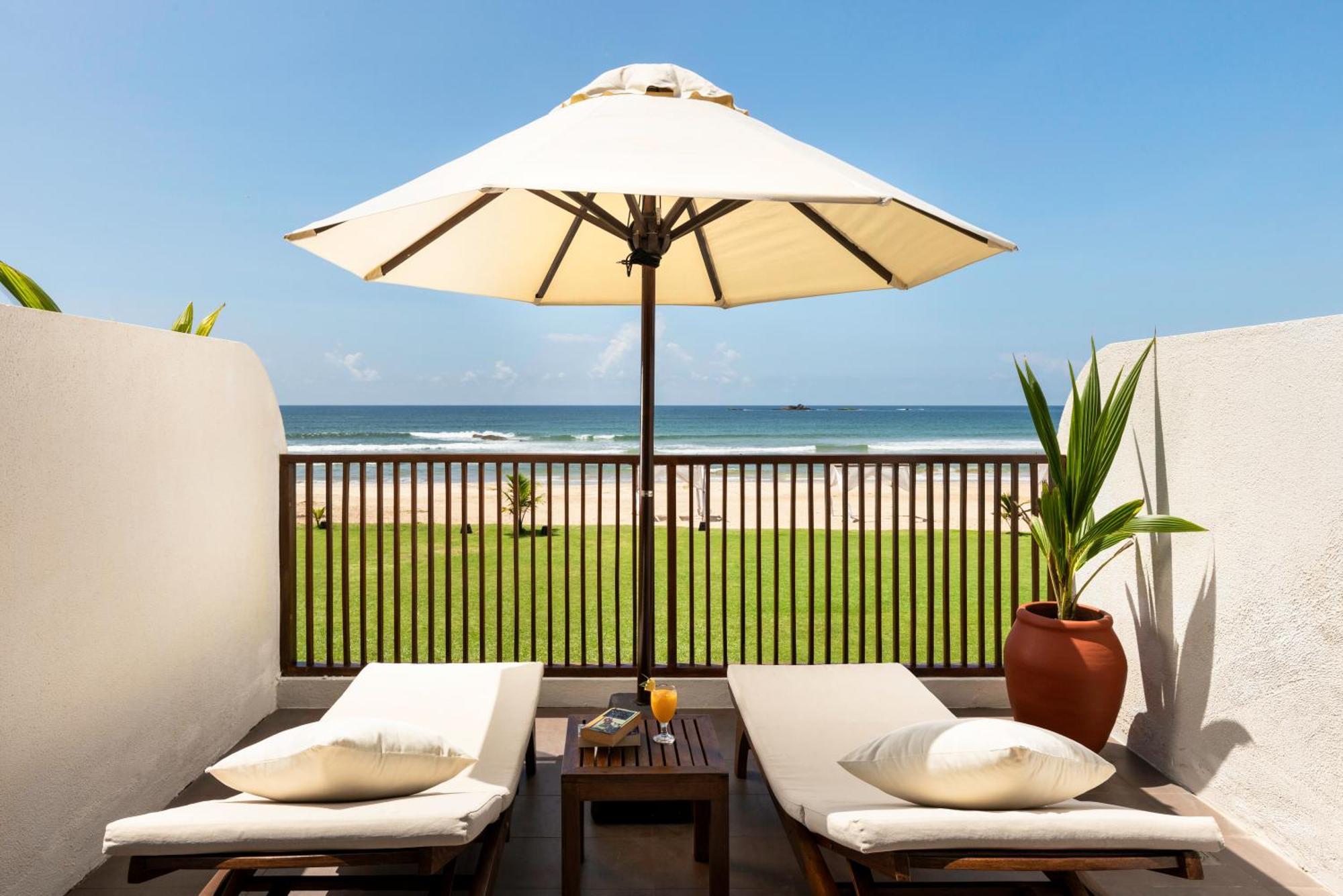 Ekho Surf Hotel Bentota Buitenkant foto